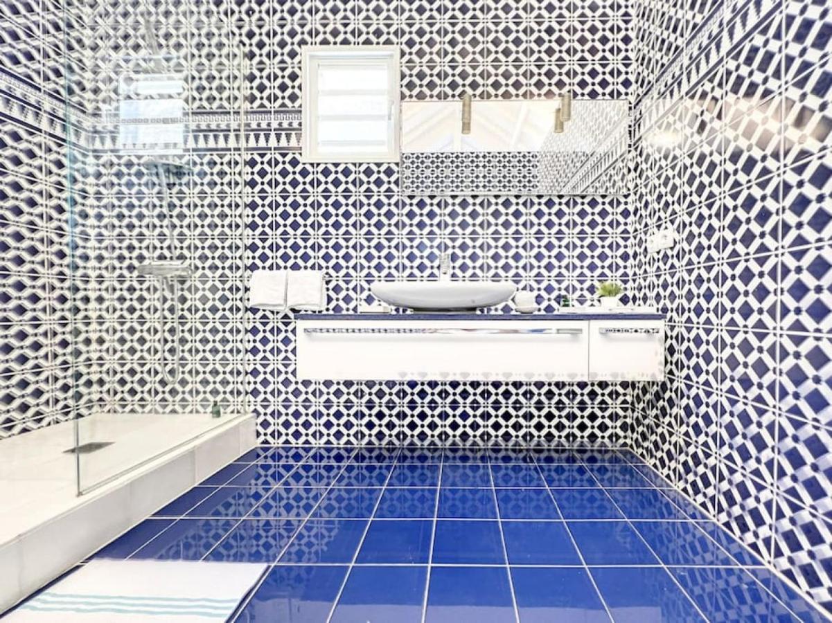Blue Room In A Shared Villa Diamant With Communal Pool And Sea View Grand Case Dış mekan fotoğraf